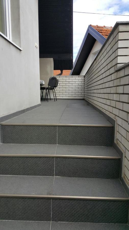 Apartmani Malina 3 Bijeljina Exteriör bild