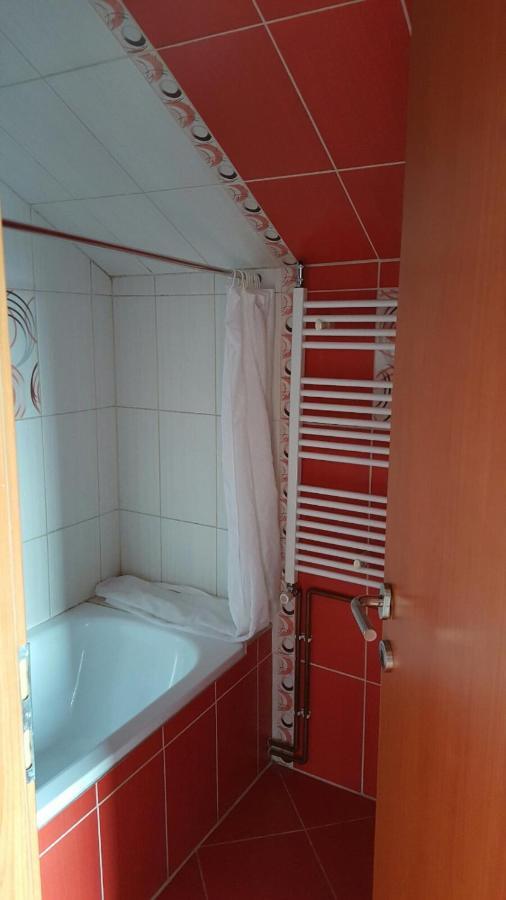 Apartmani Malina 3 Bijeljina Exteriör bild